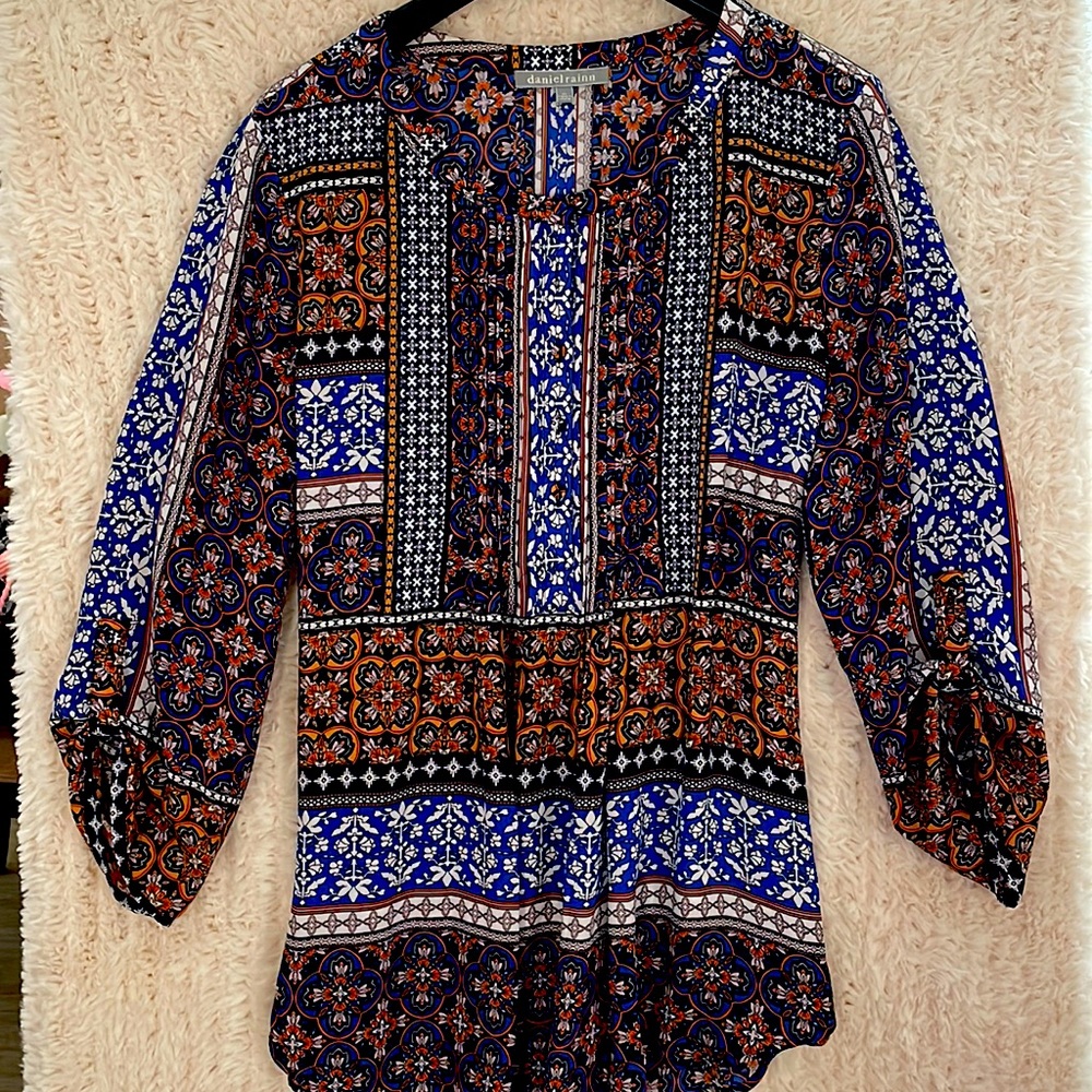 DANIEL RAINN shirt w/roll tab sleeves.